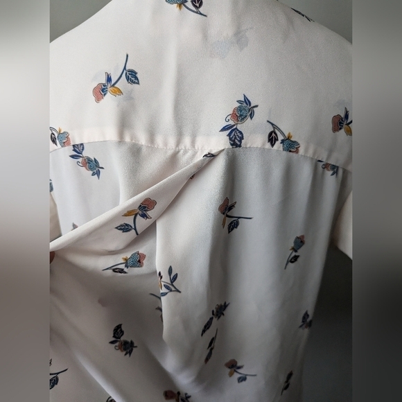 LOFT Floral Blouse - Picture 3 of 8